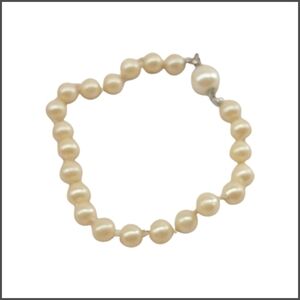 Faux Pearl Bracelet 6.5" Cream Beads Press Release Clasp. NWOT